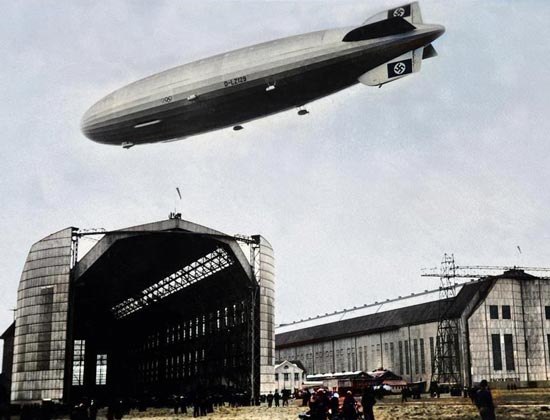 Luftschiff Hindenburg über Frankfurt am Main